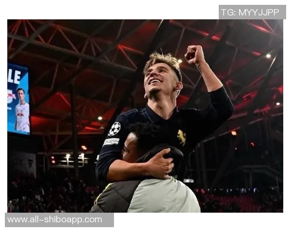 尤文旧将若热因不满裁判判罚做手铐手势被红牌罚下引发争议 尤文旧将若热因不满裁判判罚做手铐手势被红牌罚下引发争议