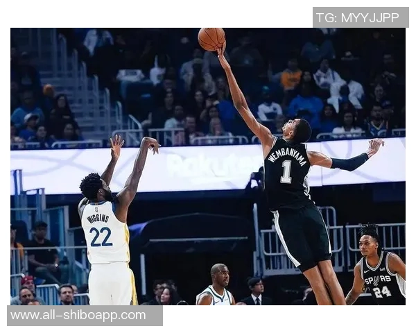 奥拉朱旺称赞文班独特投篮技巧难以防守旋转多样性令人惊叹